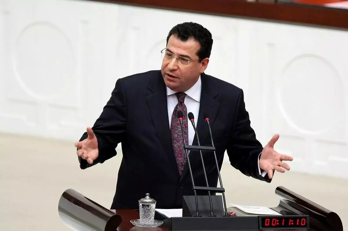 Mhp'li Tanrıkulu İzmir'deki Kurşun Fabrikası Atıklarına Dikkat Çekti