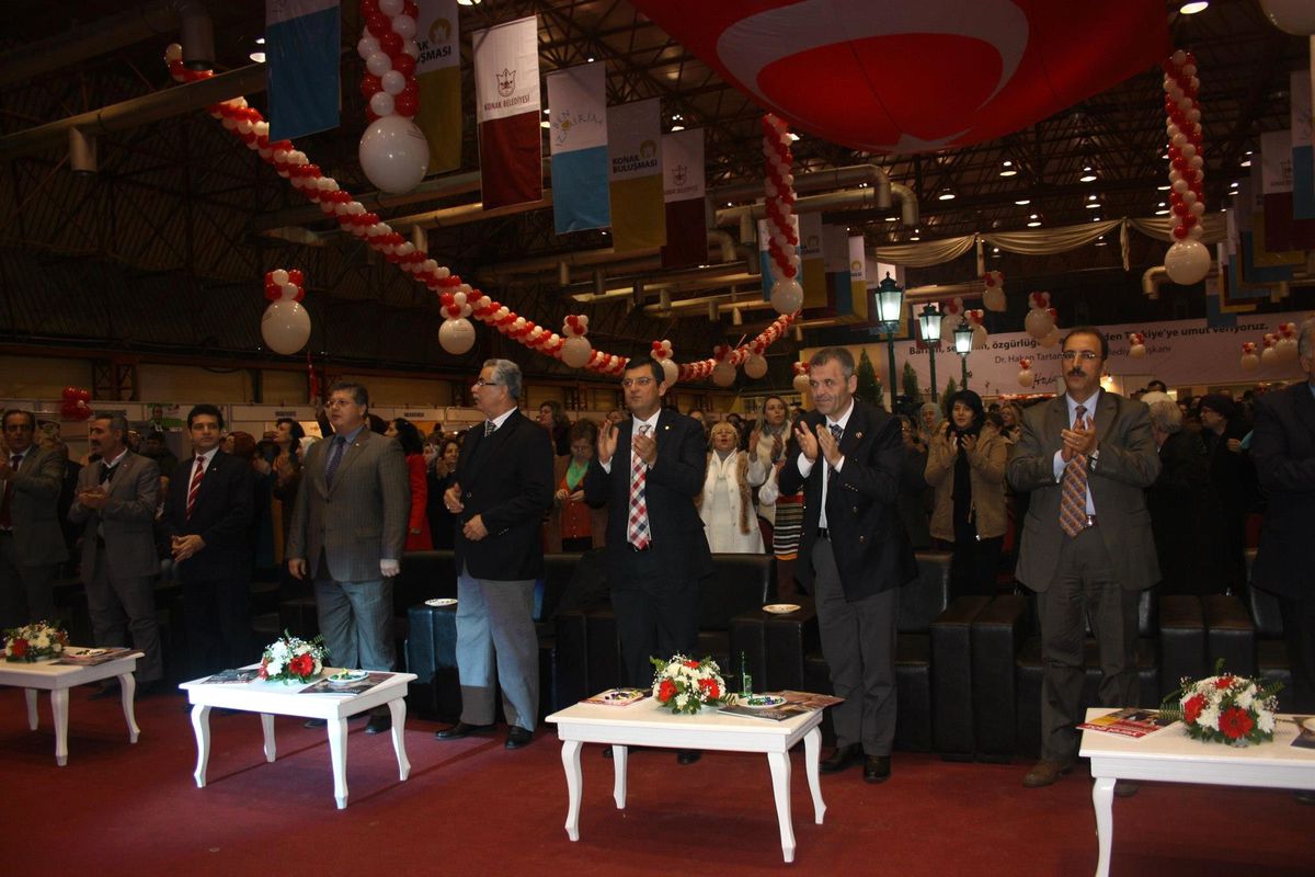 Milletvekili Özel, Türkiye\'nin Renkleri Buluşması\'nda Manisa\'yı Tanıttı
