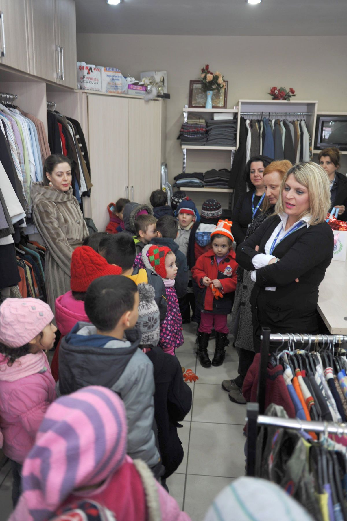 Minikler Giyim Evinde