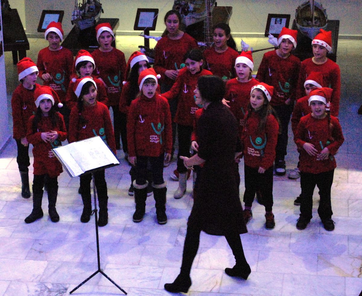 Noel İçin Şarkı Söylediler