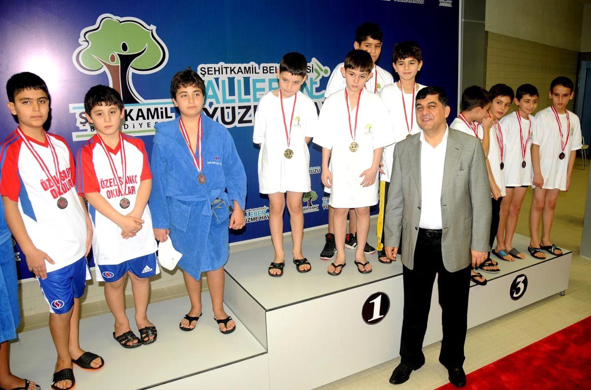 Şehitkamil Belediyespor, \'Kurtuluş Kupası Yüzme Yarışları\'na Damga Vurdu