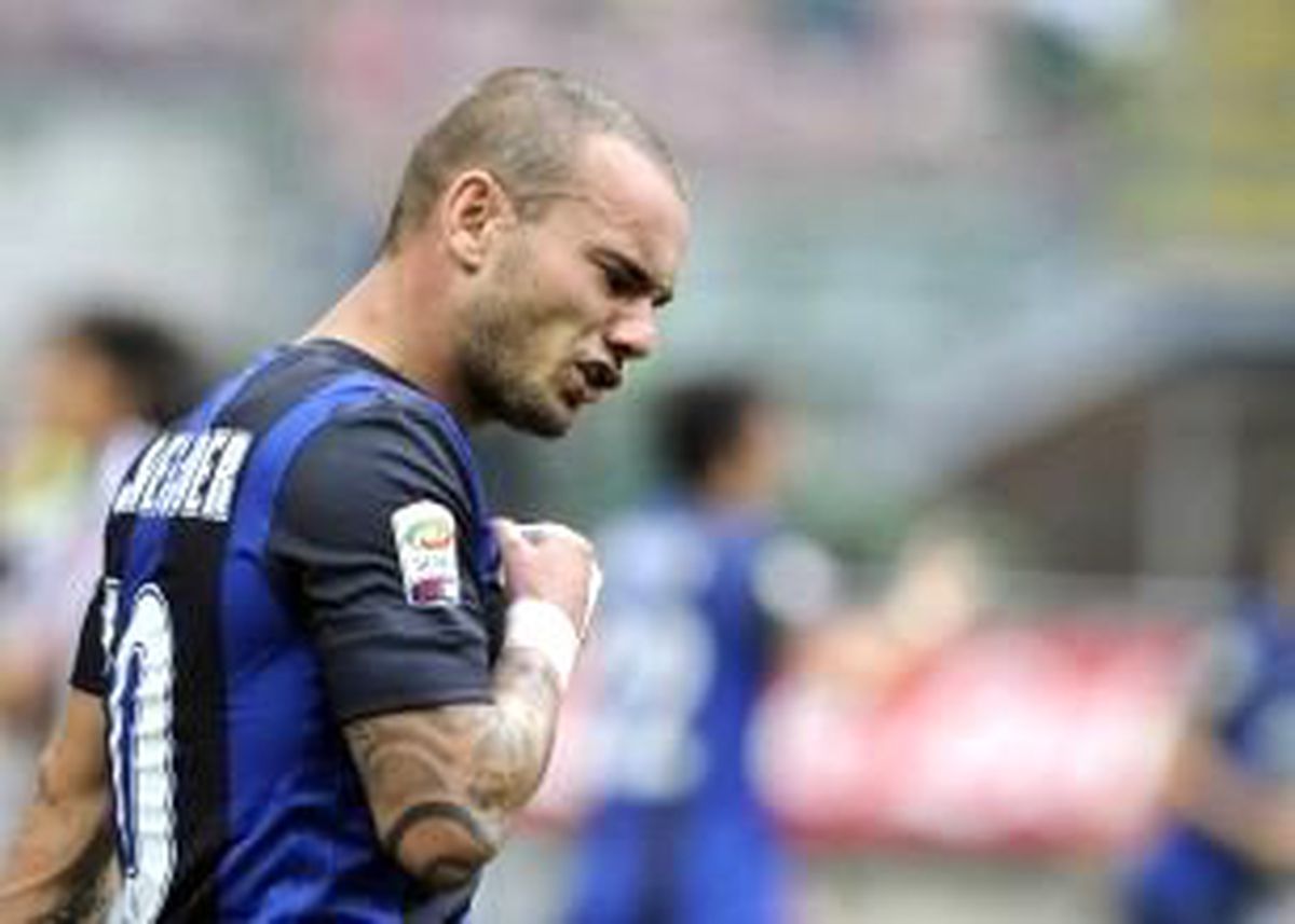 Sneijder, G.saray\'ın Rakibine Yakın