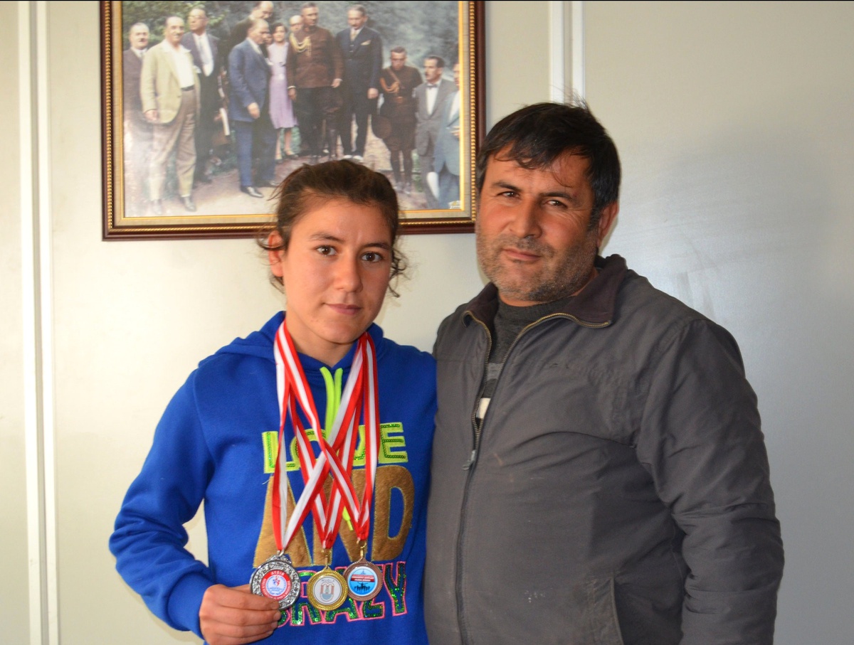 Sökeli Zekiye, Atletizm İçin Mücadele Ediyor