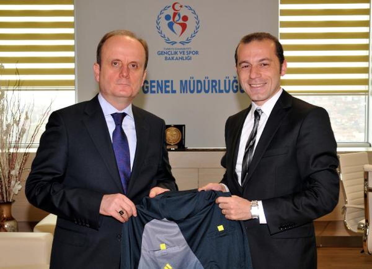 Spor Genel Müdürü Hakem Cüneyt Çakır\'ı Kabul Etti