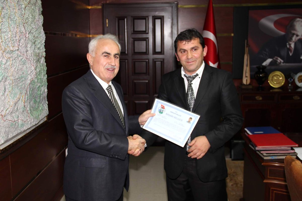 Tartışma Konusu Olan Projede Muhtarlara Başarı Belgesi Verildi