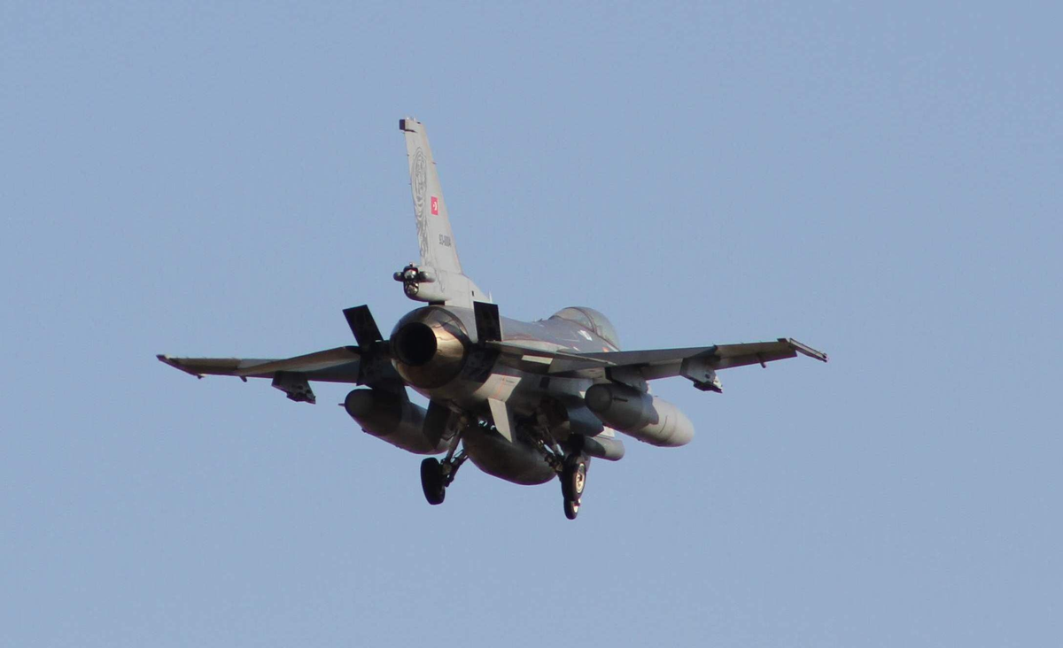 Uçaklar PKK Kamplarını Bombaladı