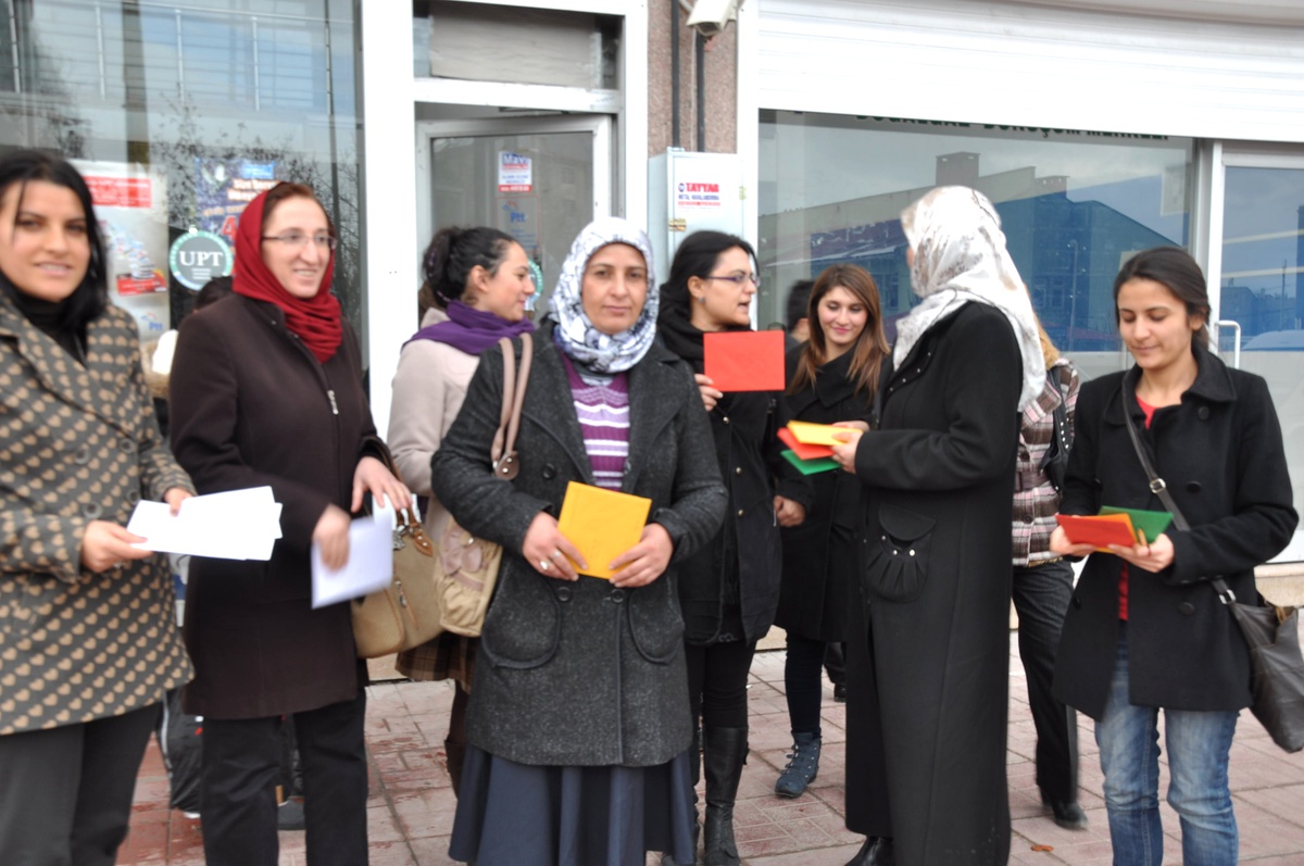 Van Kadın Meclisi\'nden Cezaevine Yeni Yıl Kartı