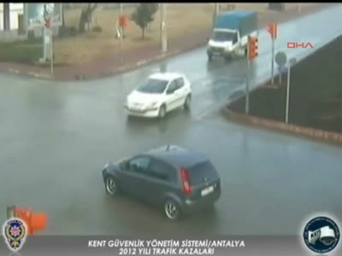 Antalya\'da Kazalar Mobeseye Takıldı