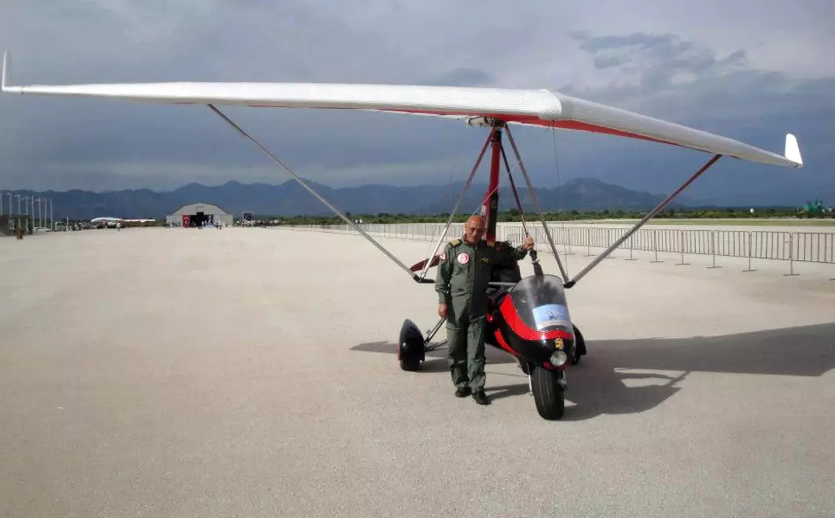 Antalya\'da Microlight Uçağın Düşmesi