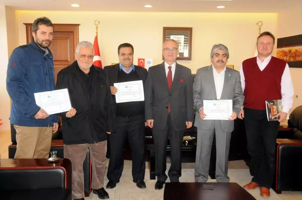 Başkan Pekel Hayırsever Vatandaşlara Teşekkür Belgesi Verdi