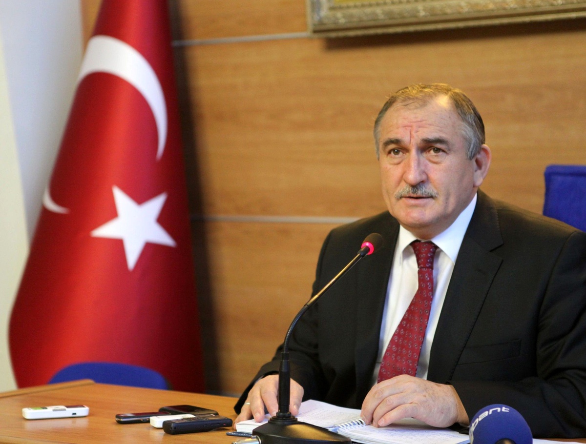 "Belediye Başkanı Gizlice Dinlendi"