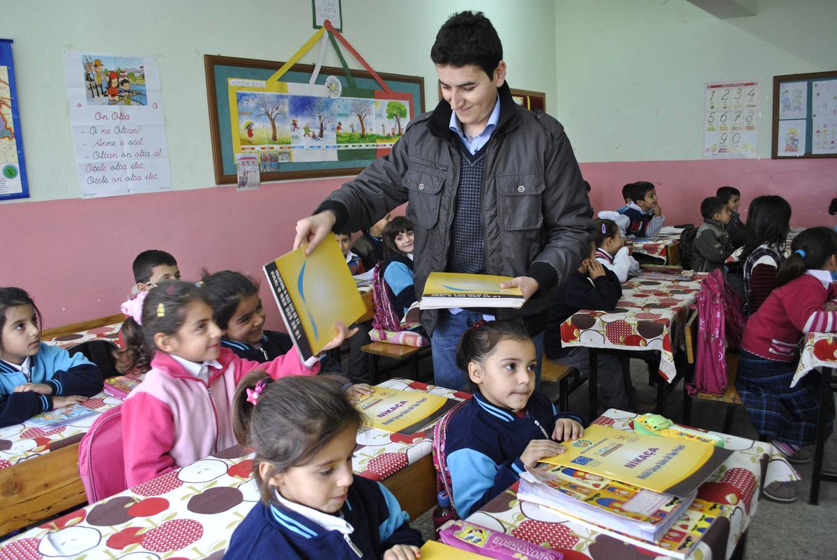 Çocuklara Kırtasiye Yardımı Yapıldı