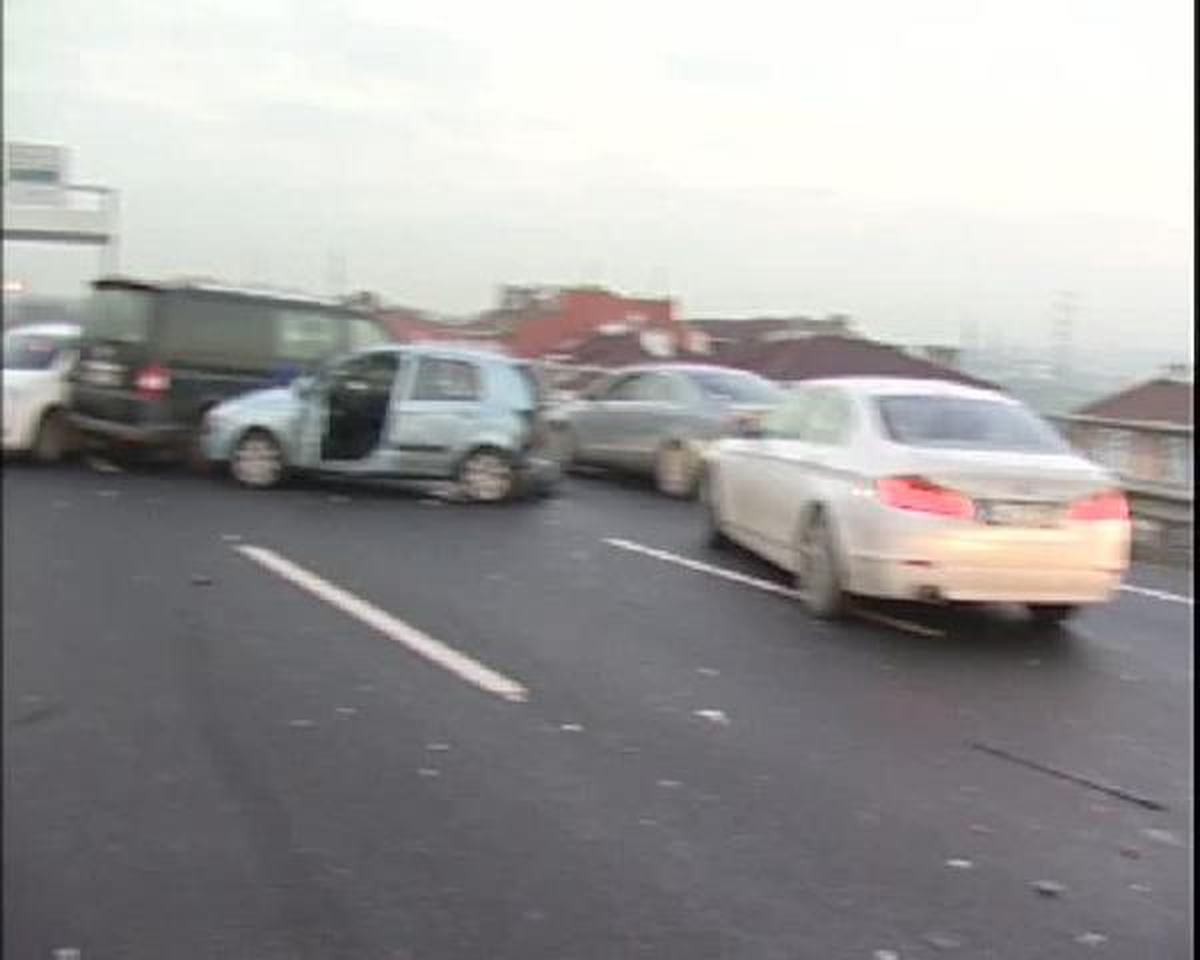 E-5\'te Zincirleme Kaza Trafiği Kilitledi