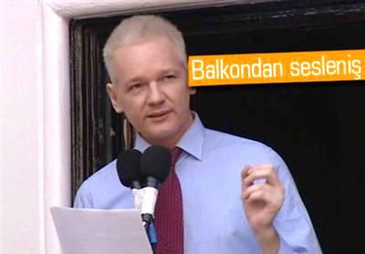 Julian Assange Tekrar Sahnede