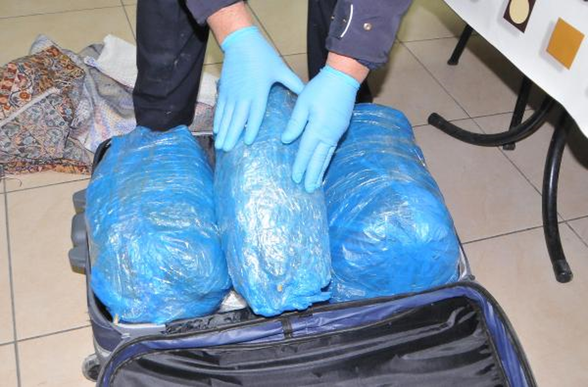 Otobüste Yolcu Valizinde 12,5 Kilo Esrar Bulundu