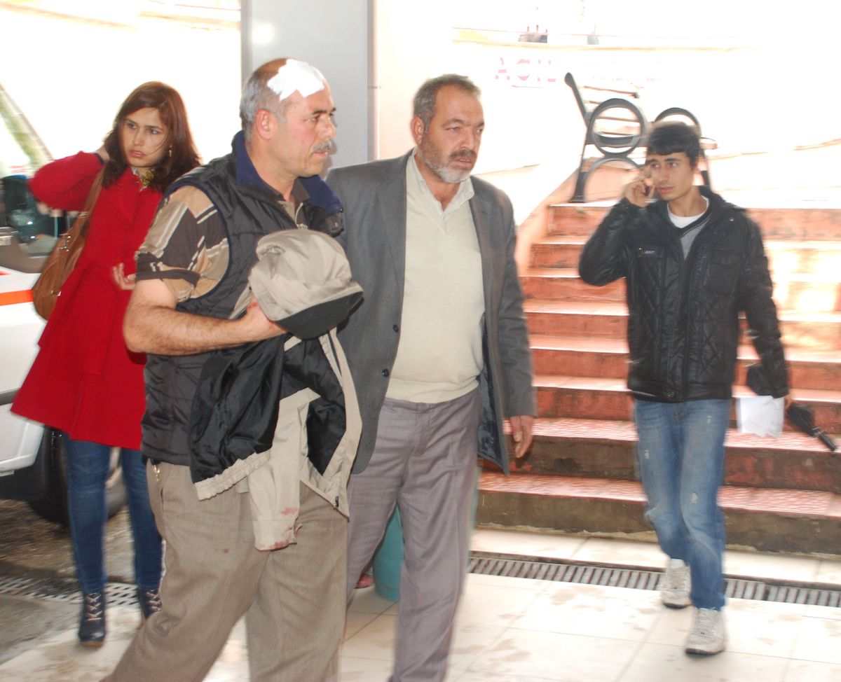 Otomobil ile Minibüs Çarpıştı: 3 Yaralı