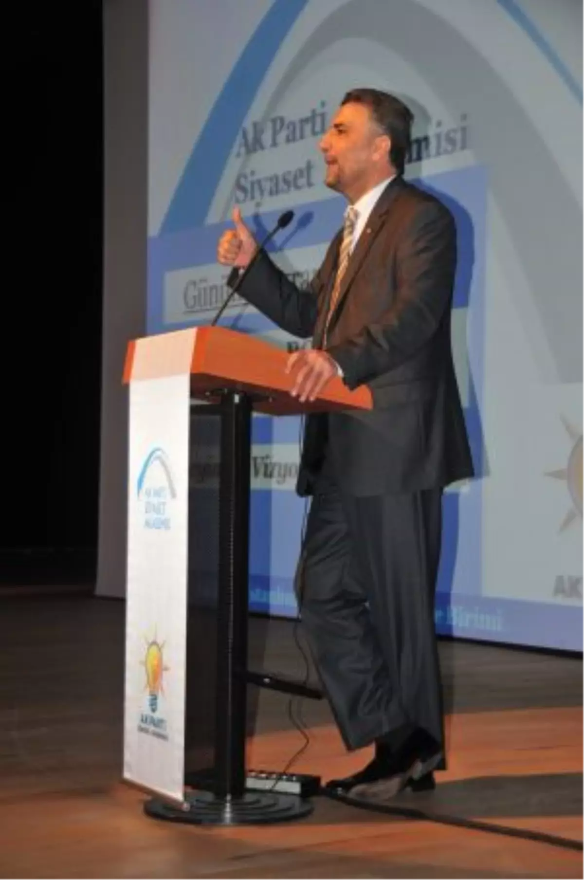 Siyaset Akademisi'nde ''Liderlik''