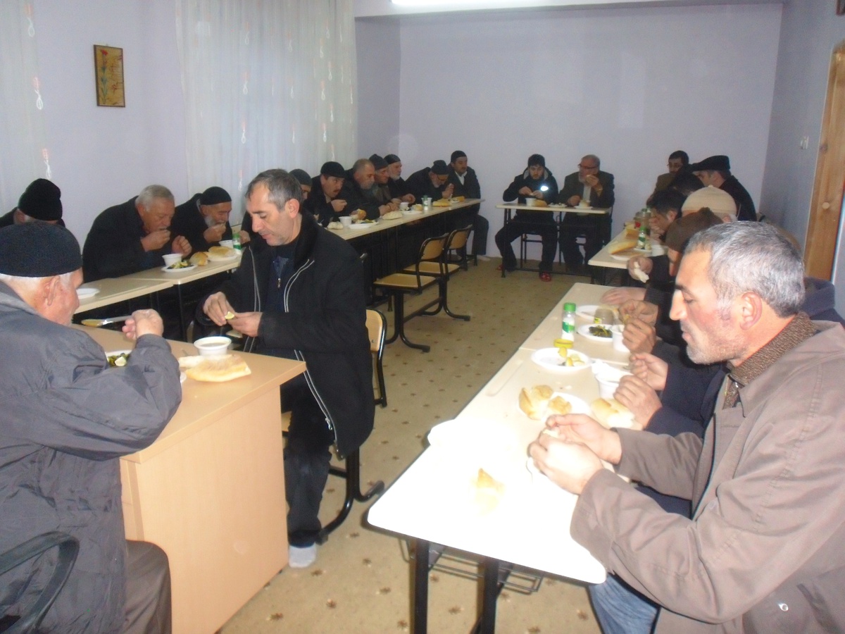 Tortum Müftülüğü\'nden Sabah Namazı Sonrası Kahvaltı İkramı