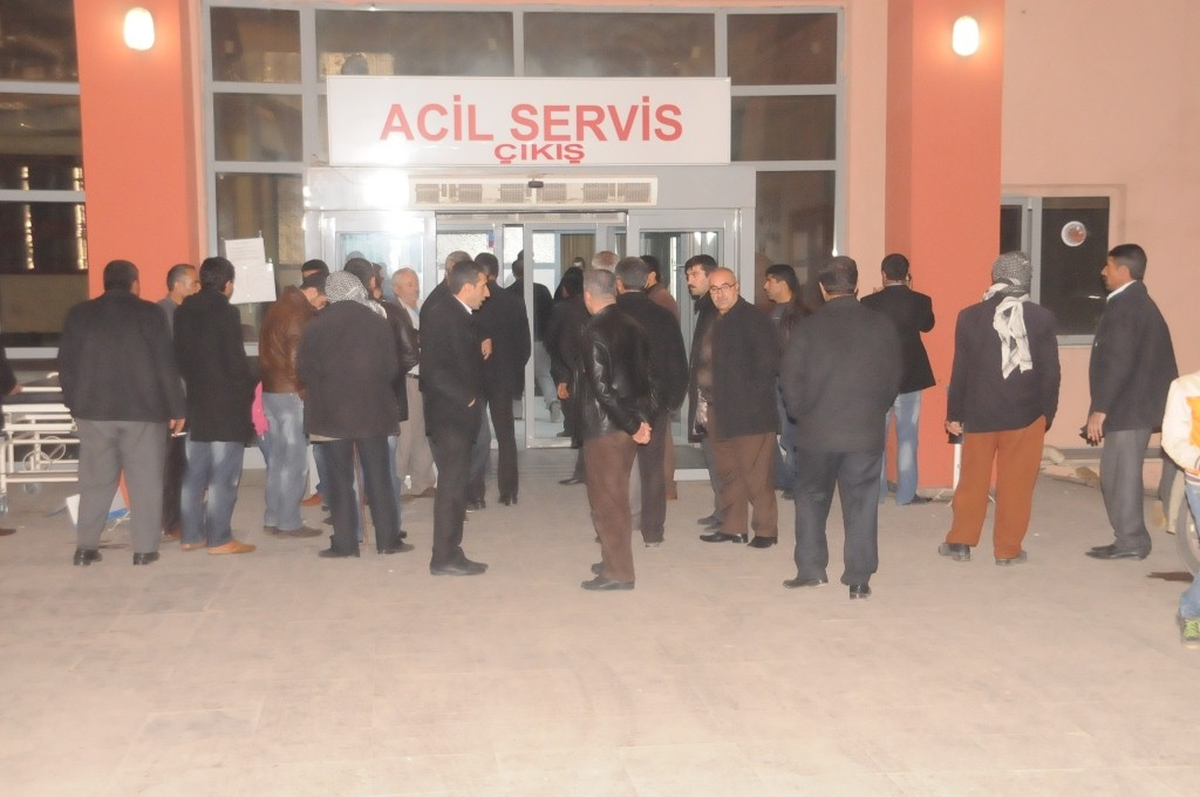 Traktör Kazasında Yaralanan İki Kişi Çevre Hastanelere Sevk Edildi