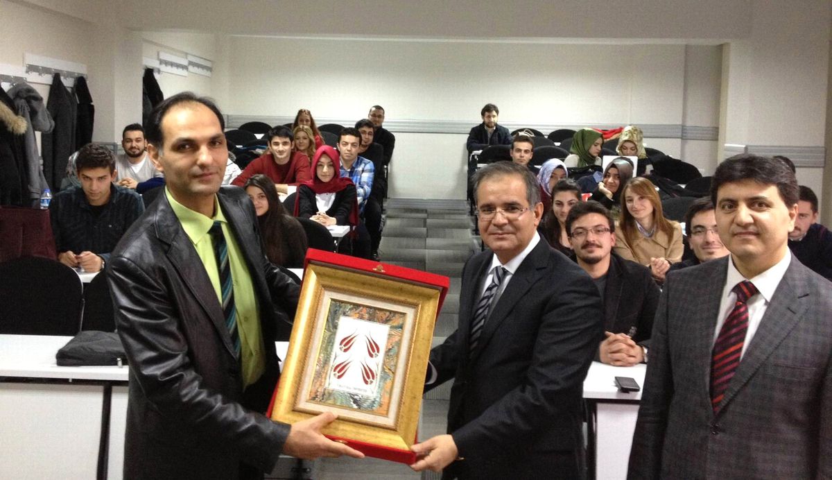 Vali Tapsız, Turgut Özal Üniversitesi Öğrencileri ile Söyleşi Yaptı