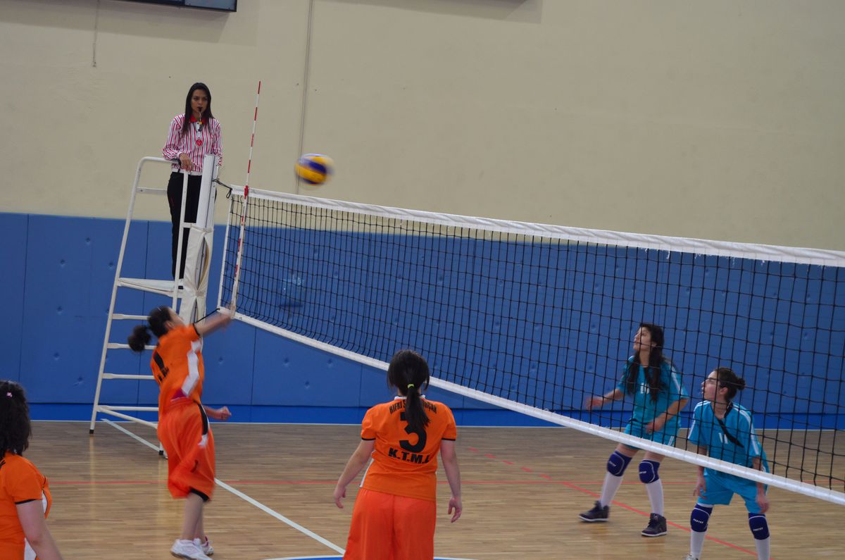 Voleybol Maçları Sürüyor