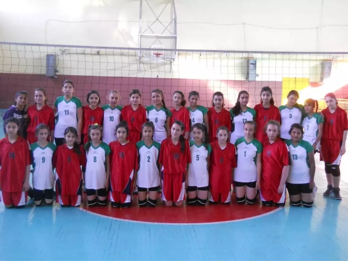 Yıldız Kız Voleybolcular İzmir Yolcusu