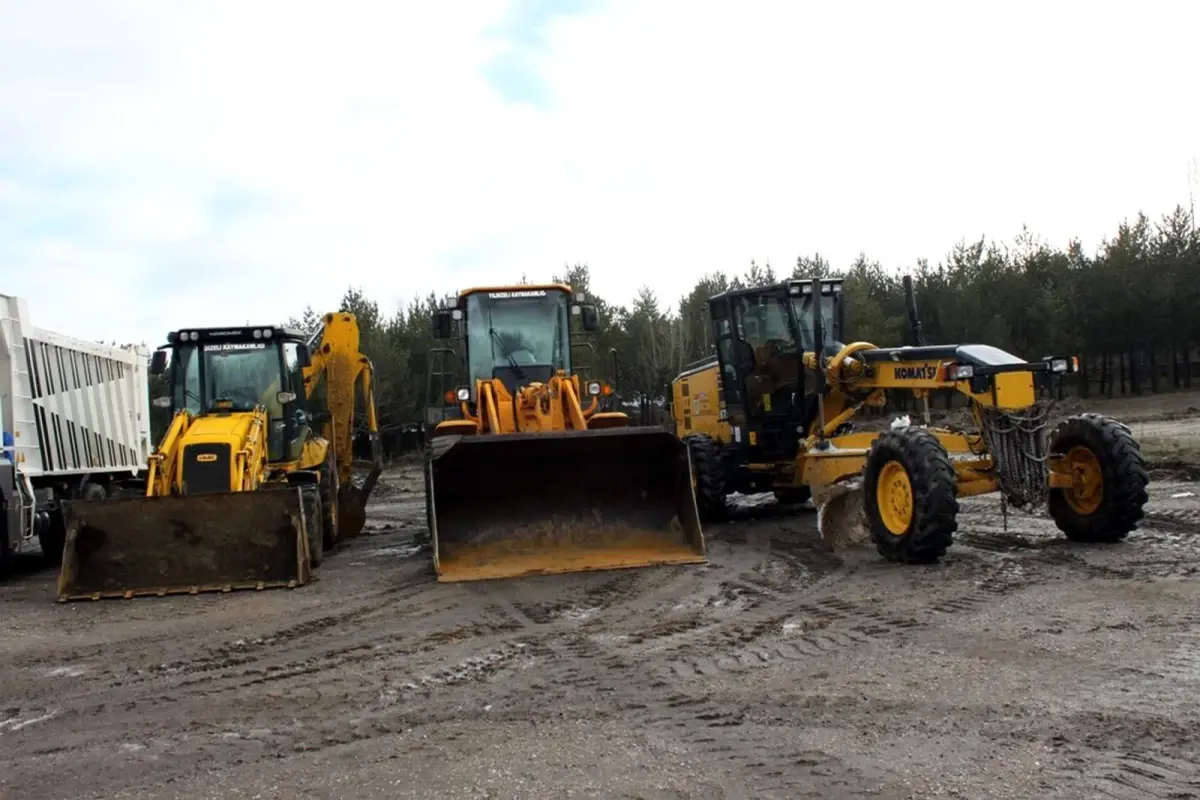 Yıldızeli'nde Karla Mücadele Devam Ediyor