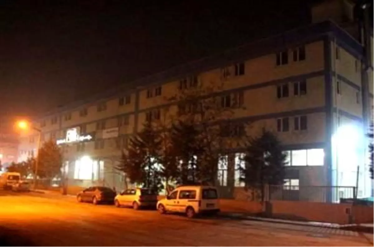 Yük Asansörü Üzerine Düştü