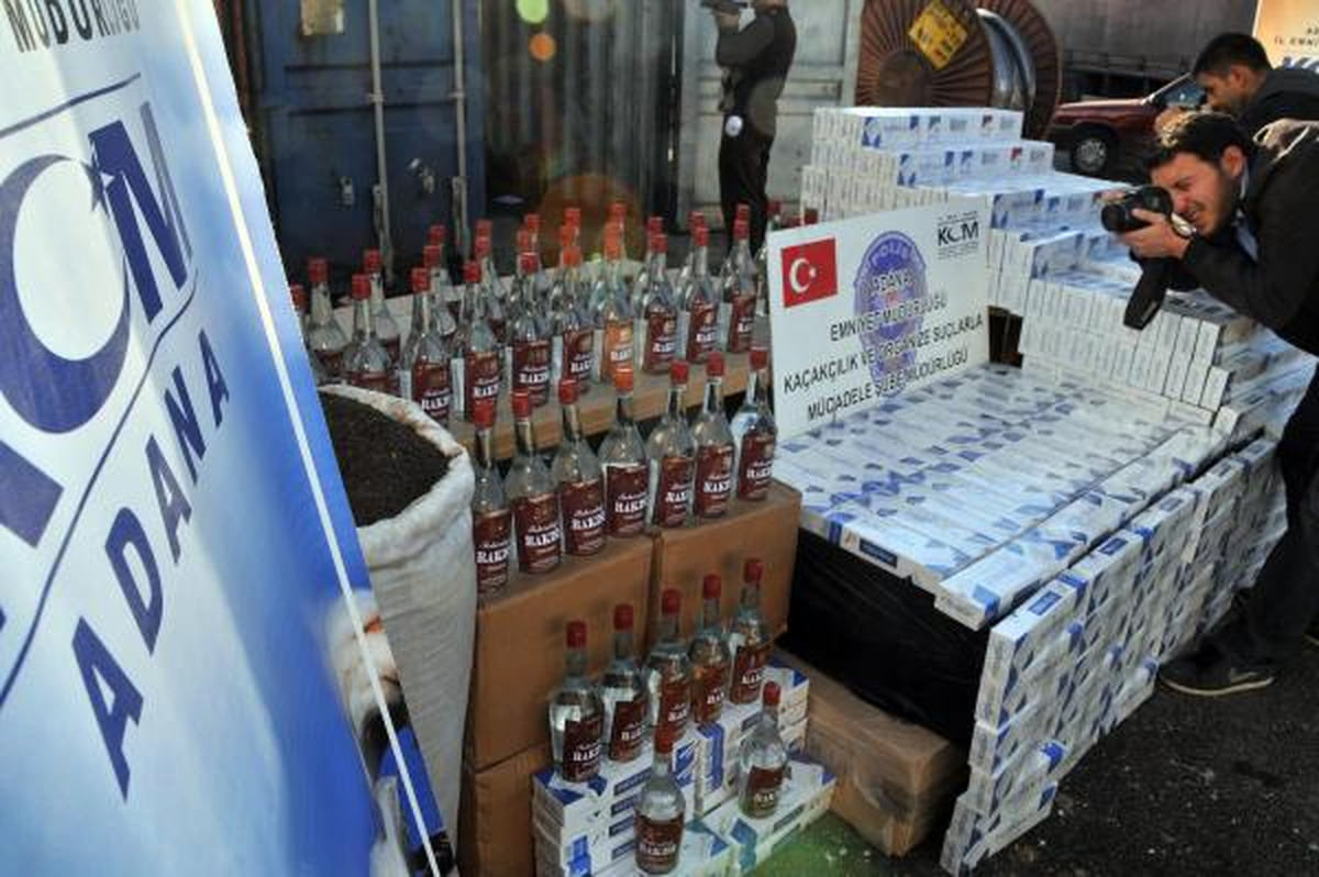 Adana\'da Kaçak İçki, Sigara, Çay ve Cep Telefonu Ele Geçirildi