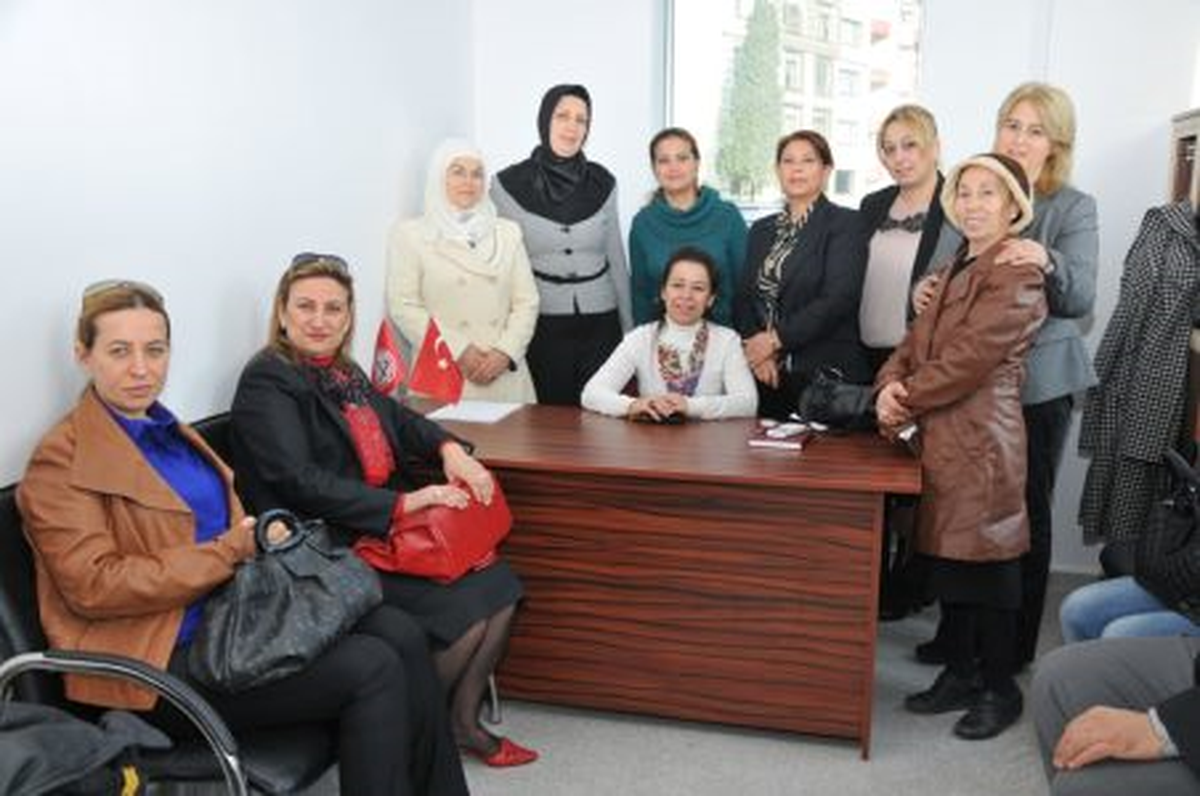 Ak Partili Hanımlar Okul Aile Birliğini Ziyaret Etti
