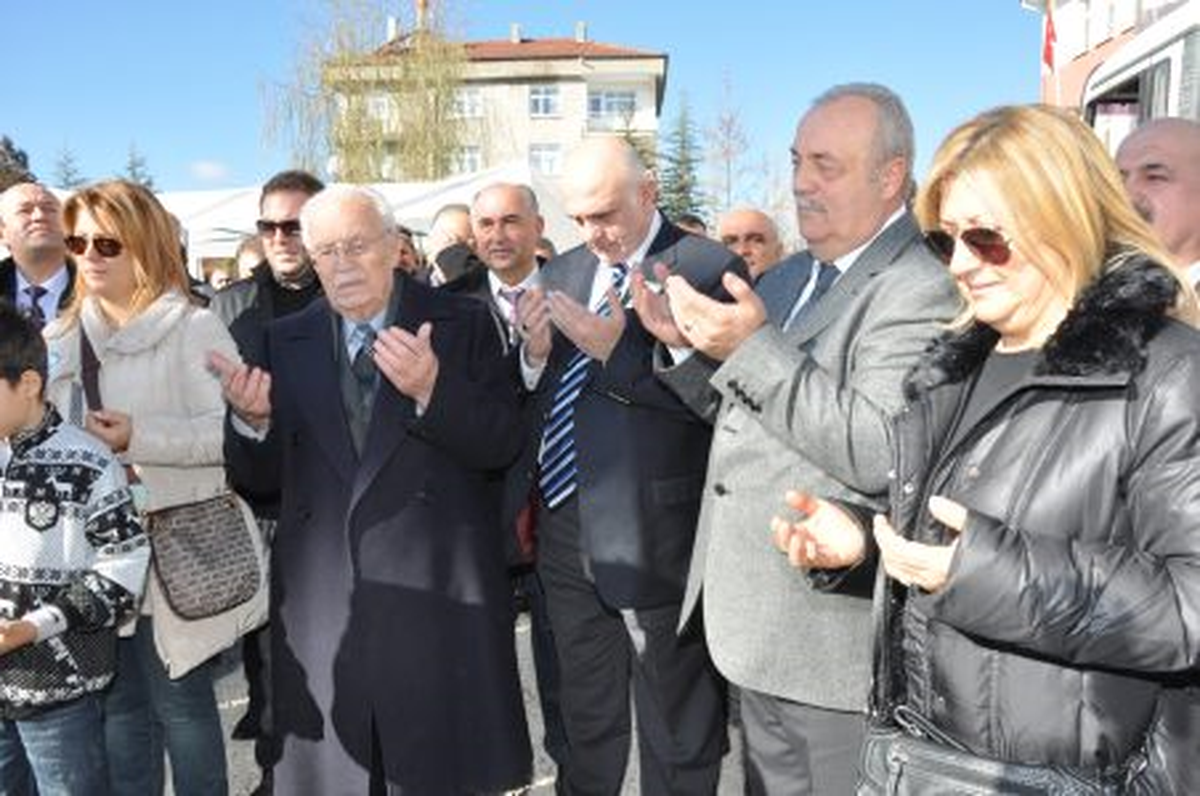 Akyol Ailesinden Şarkikaraağaç\'a Okul