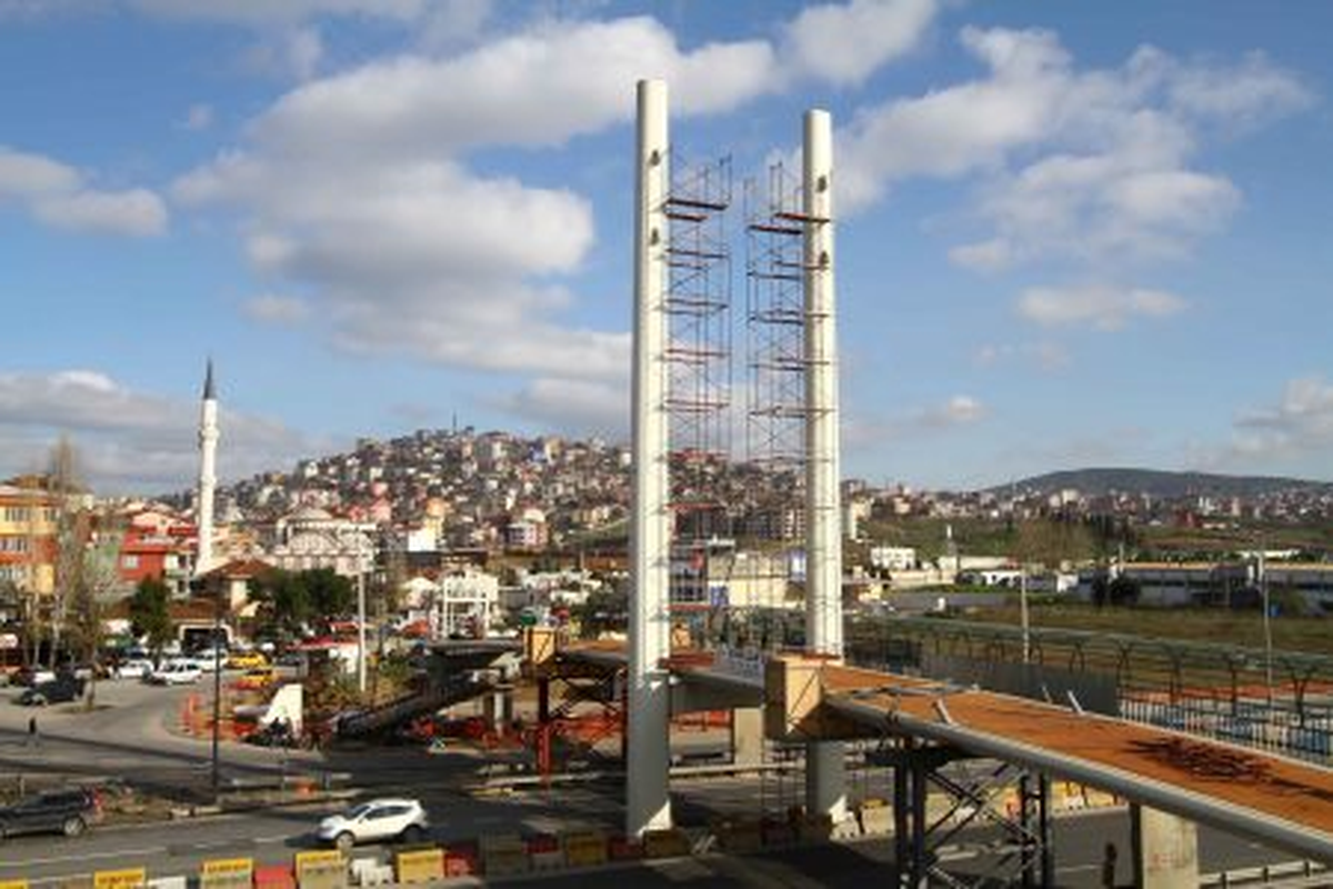 Çayırova\'ya Modern Yaya Köprüsü