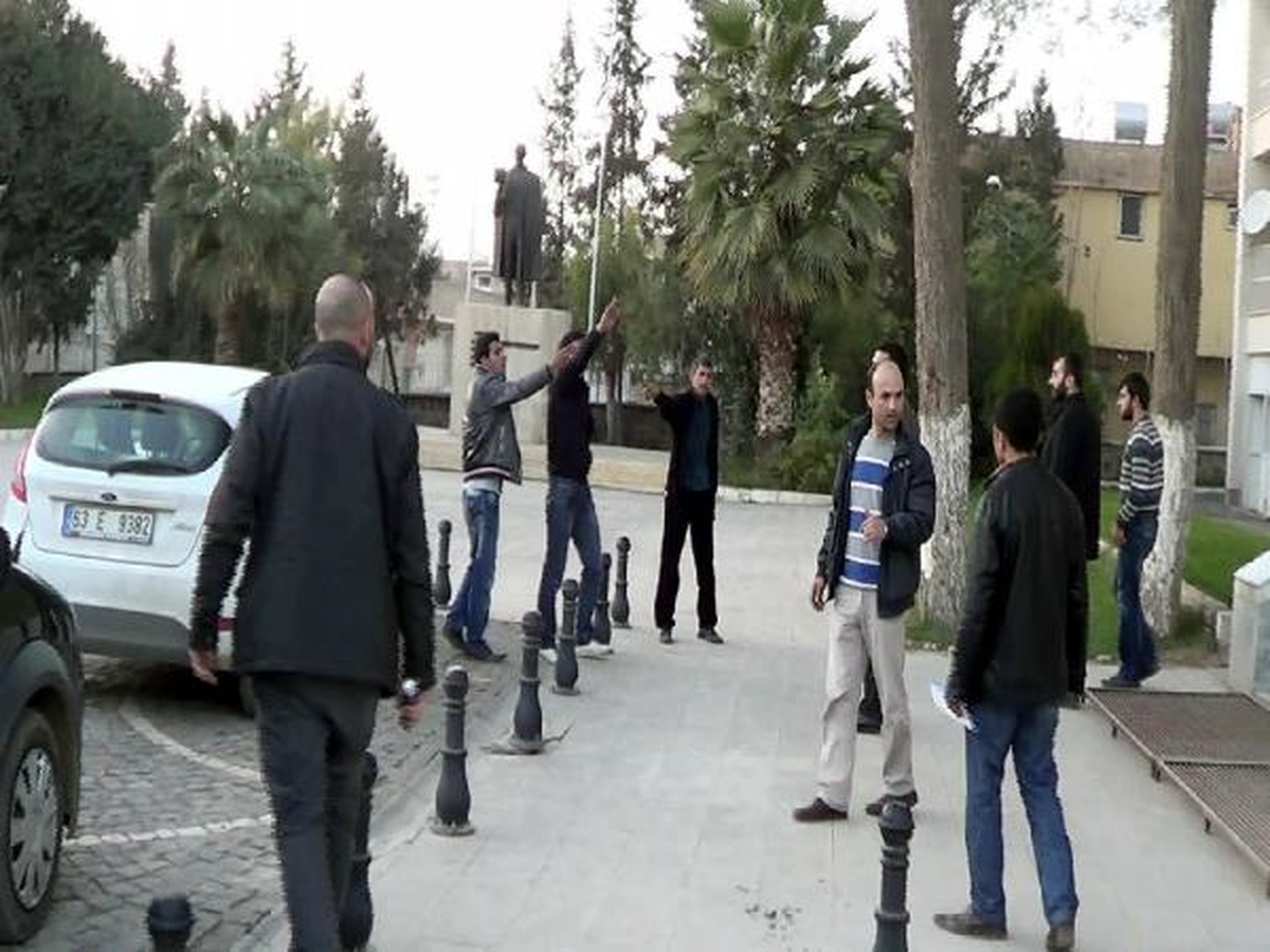 Ceylanpınar\'da İşsiz Gençler İntihara Kalkıştı