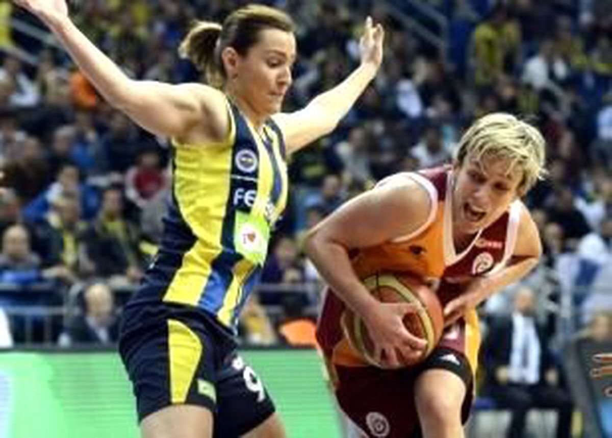 Ezeli Rakipler Karşı Karşıya