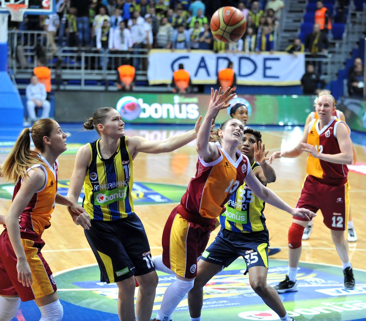Fenerbahçe Kendi Evinde Galatasaray\'ı 83-67 Yendi