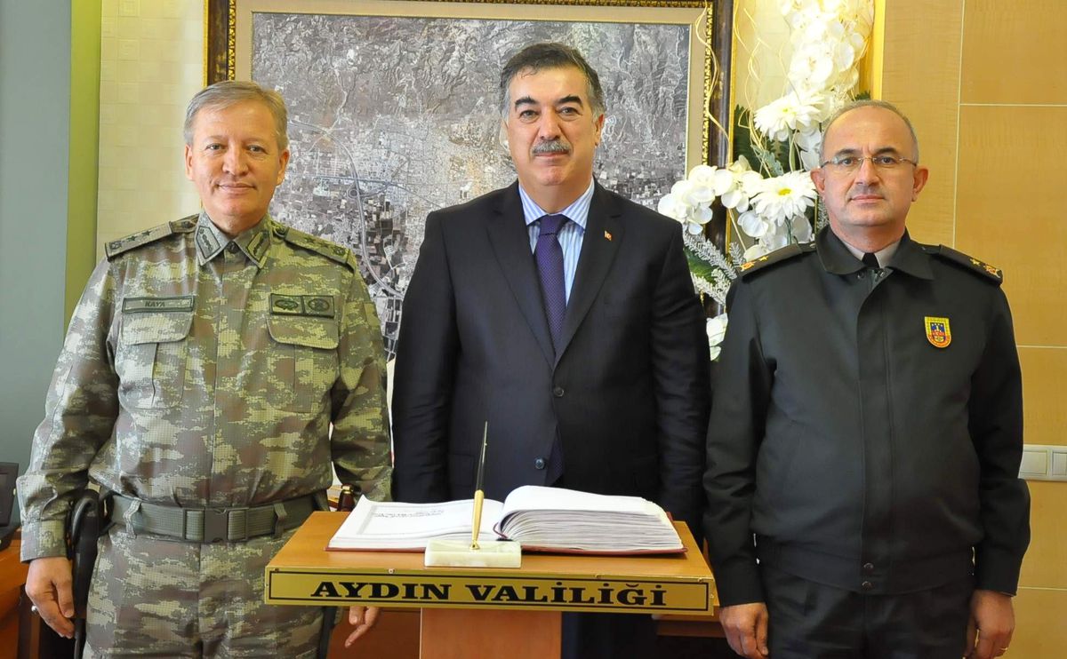 Foça Komutanı Tümgeneral Kaya\'dan Vali Al\'a Ziyaret