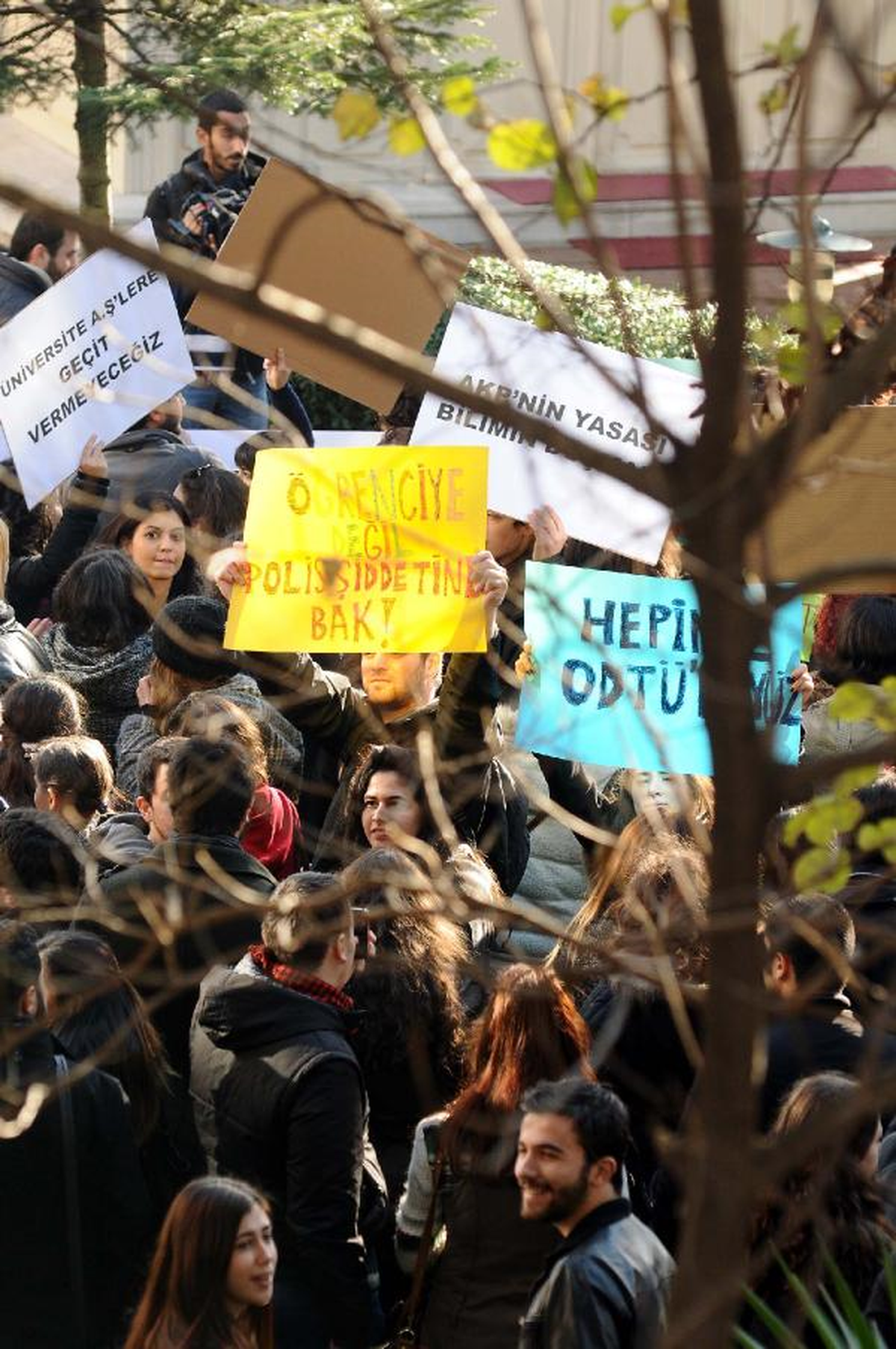 Galatasaray Üniversitesi\'nde "Bildiri" Protestosu