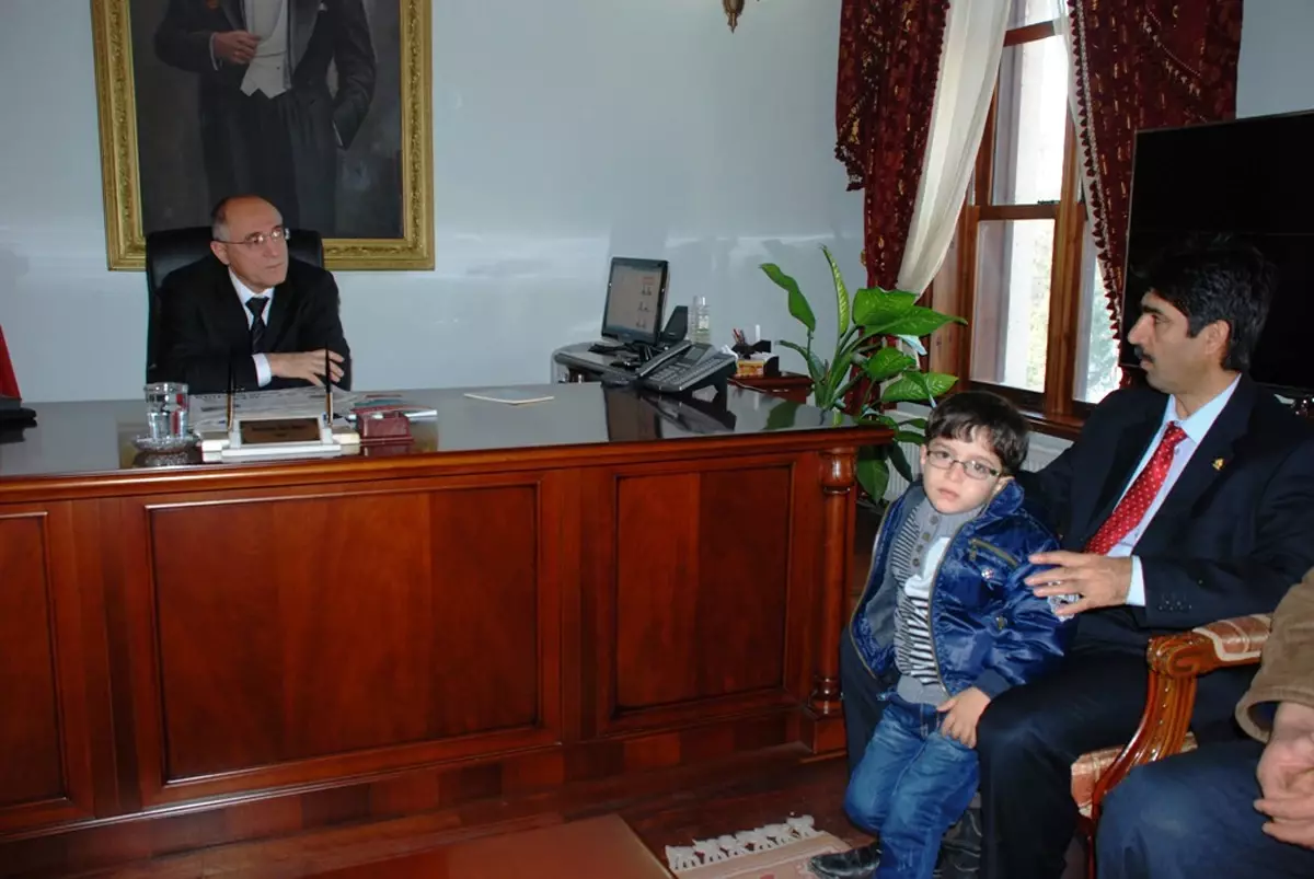 Gazzeli Abdullah\'tan Vali Özçimen\'e Ziyaret