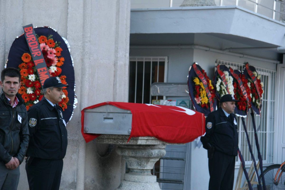 Polis Memuru, Hastalığa Yenik Düştü