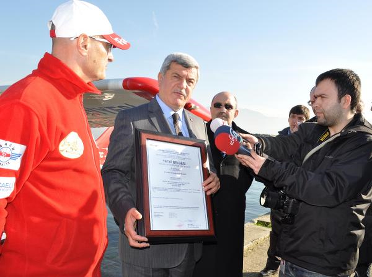 İzmit Körfezi, Türkıye\'nin İlk Deniz Uçağı Pilot Eğitim Merkezi Oldu