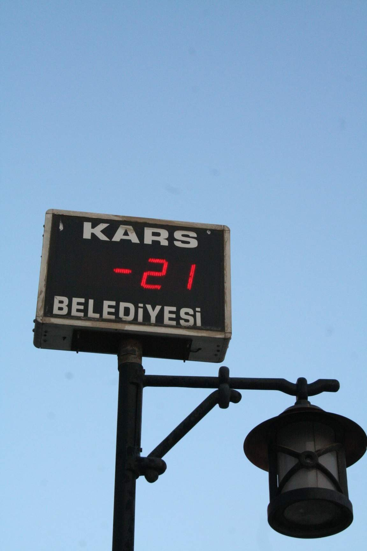 Kars\'ta Hayat Dondu