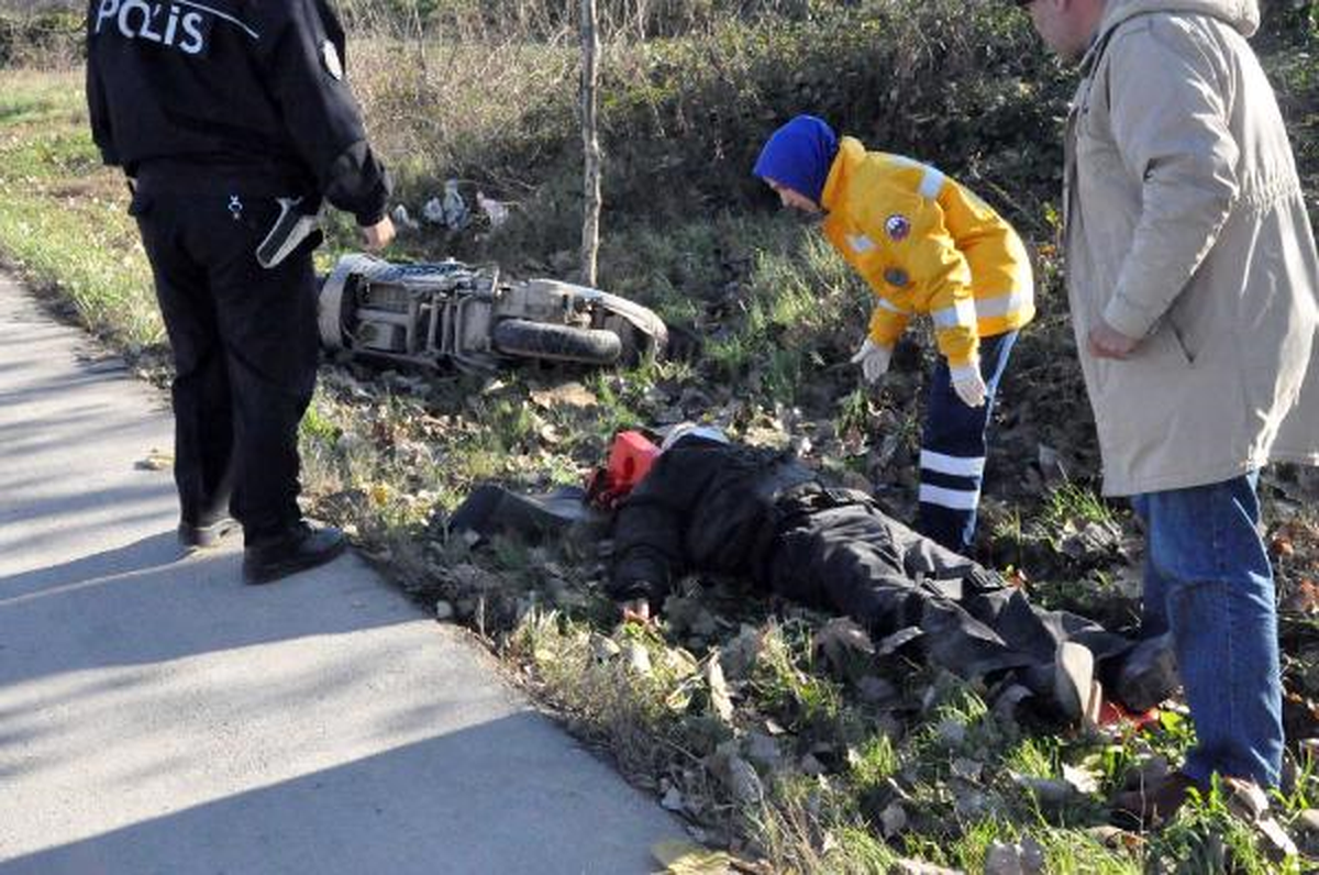 Kasksız Motosikletli Ölümden Döndü
