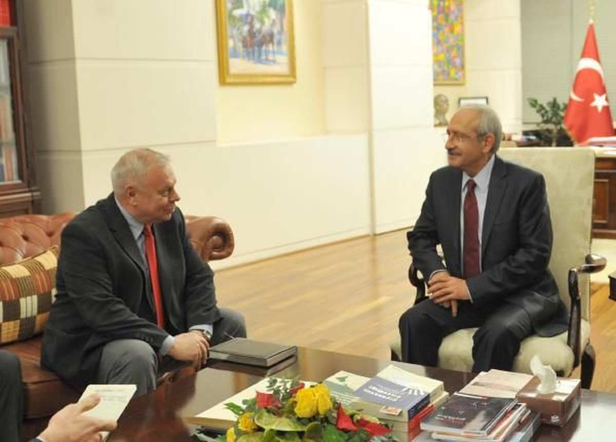 Kılıçdaroğlu, Rusya\'nın Ankara Büyükelçisi İvanovski ile Görüştü