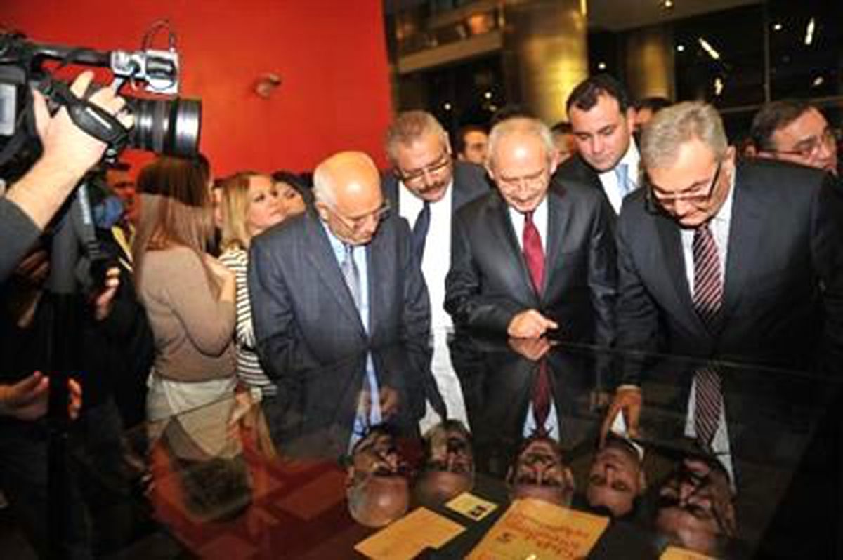 Kılıçdaroğlu Yeniyıl Nedeniyle Partililerle Bir Araya Geldi