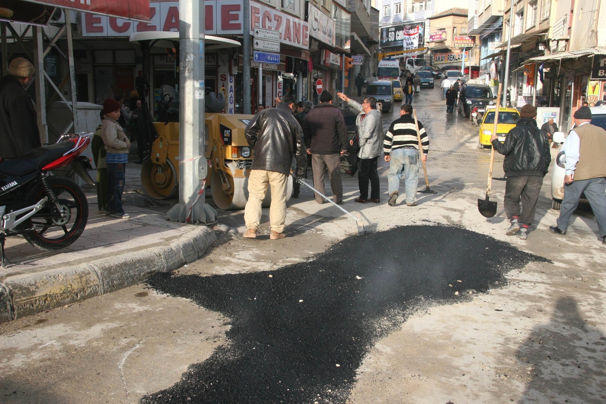 Kilis Belediyesi Bozulan Yolları Onarıyor