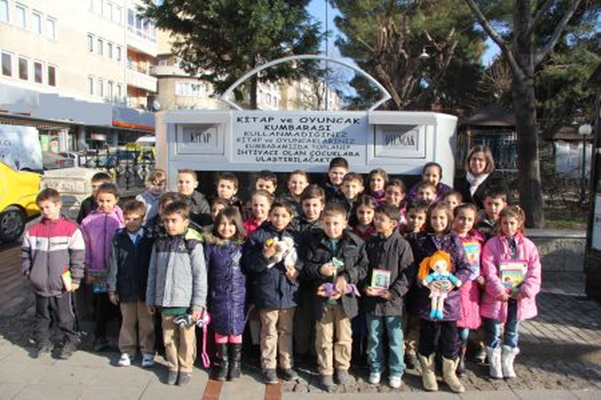 "Kitap ve Oyuncak Kumbarası"