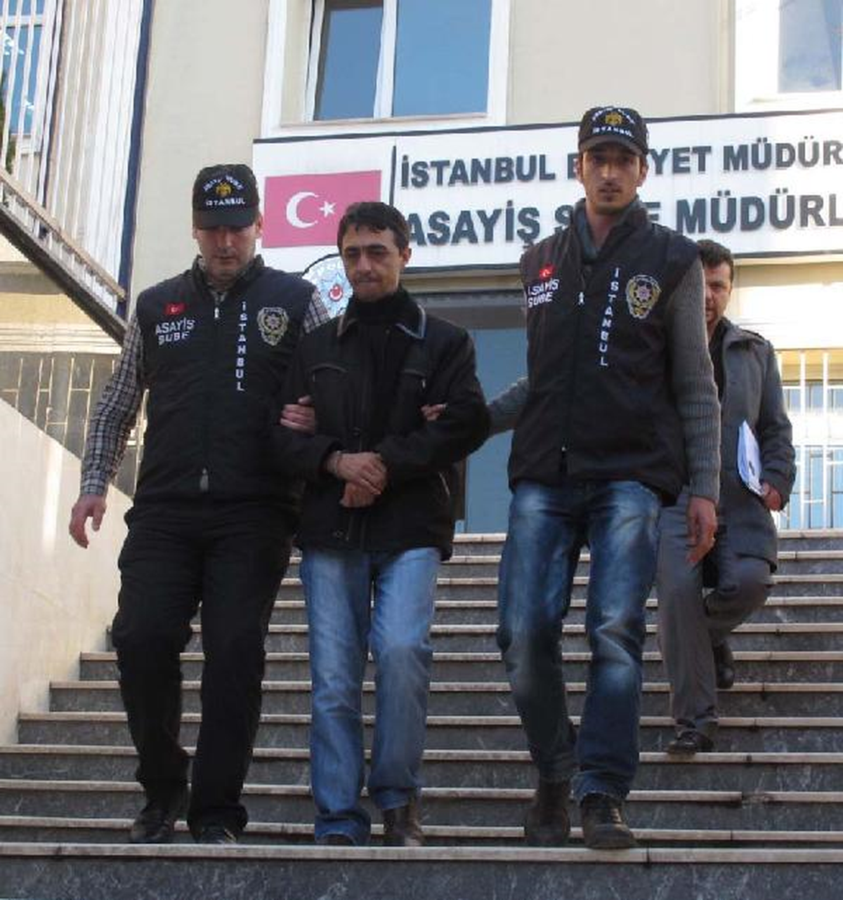 Komşusunu Öldüren Şüpheli Adliyeye Çıkarıldı