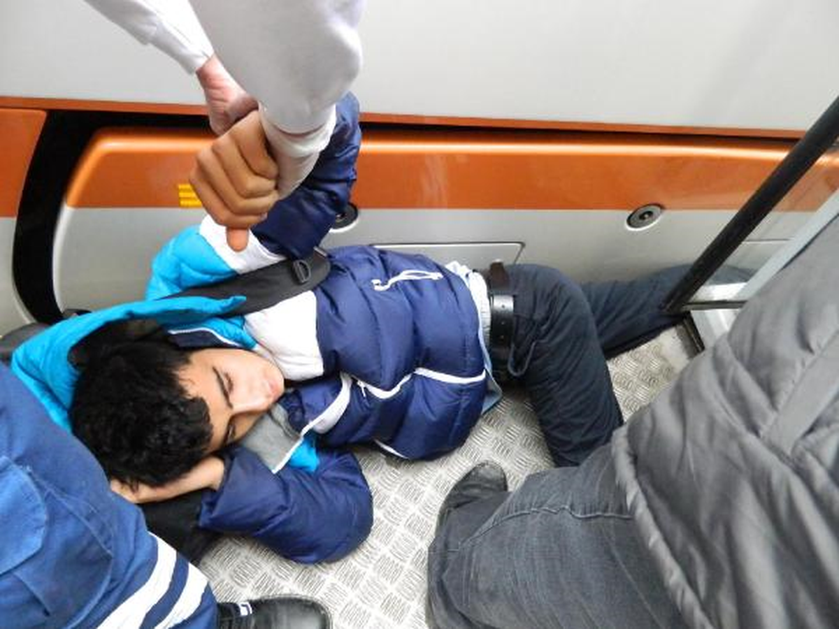 Liseli Gencin Ayağı Tramvaya Sıkıştı