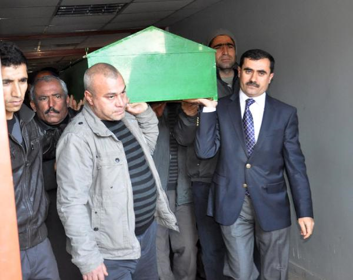 Lojmanda Kalan Öğretmen Çift Sobadan Zehirlendi: 1\'i Öldü, Diğeri Komada