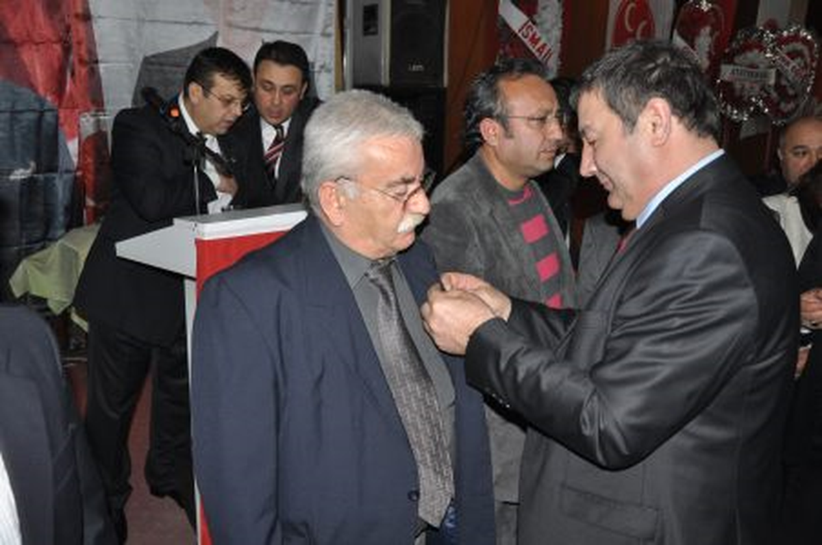 MHP Torbalı\'da Rozet Töreni